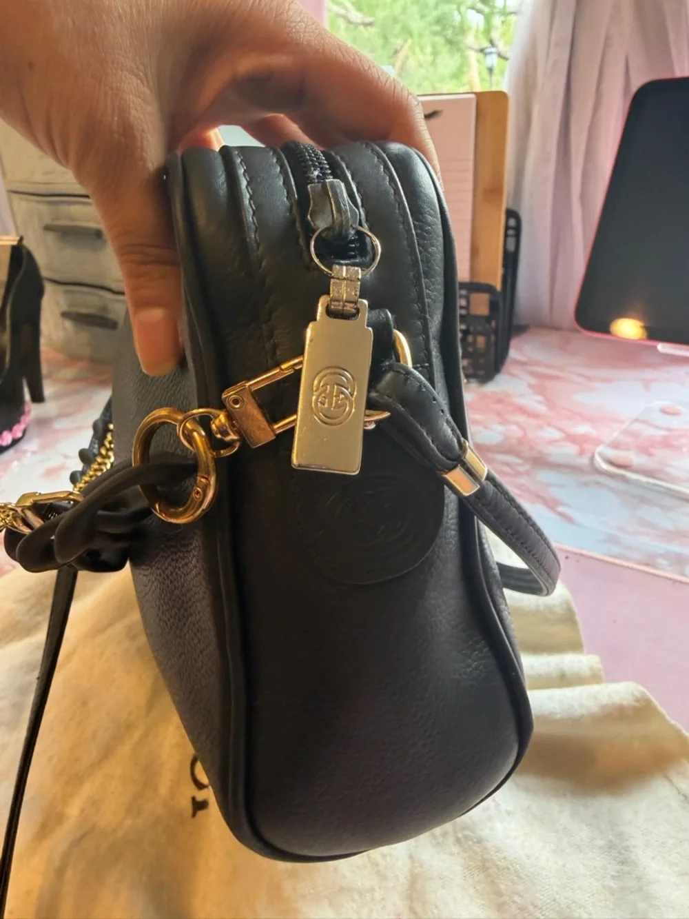 Gucci Black leather crossbody Bag w Gold Accents and custom black and gold chain - Picture 6 of 11